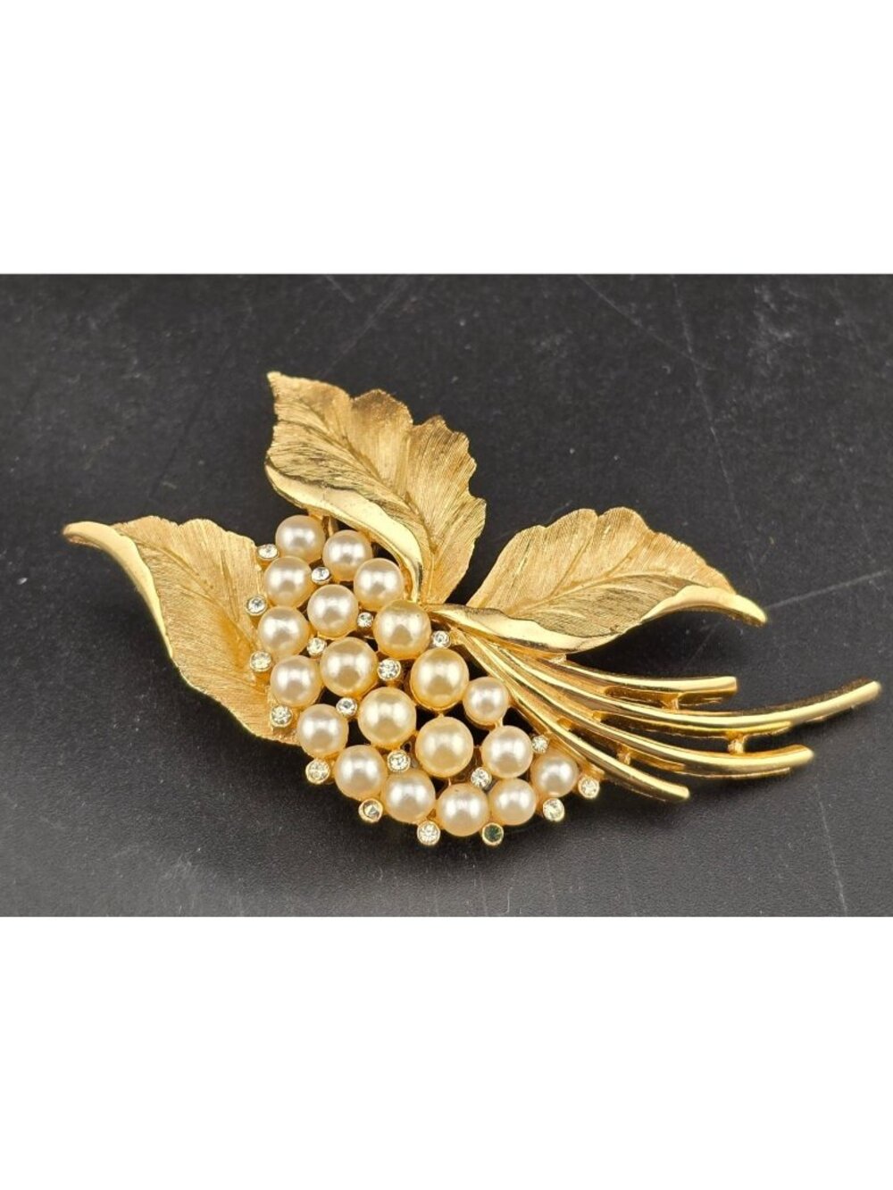 Crown Trifari Grape Leaf Brooch Gold Tone With Faux Pearls Rhinestones READ - Picture 3 of 10